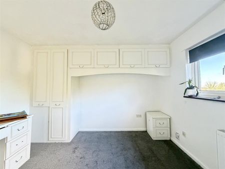 3 Bedroom House - Mid Terrace To Let - Photo 4