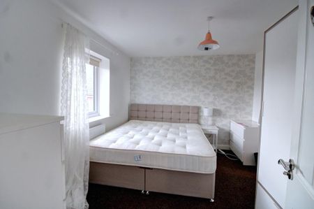 3 bedroom semi-detached house to rent - Photo 5