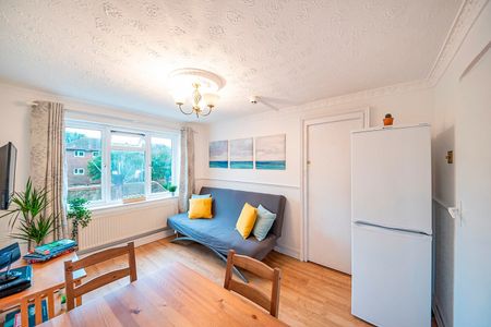 Room in a Shared House, Crossbush Road, BN2 - Photo 2