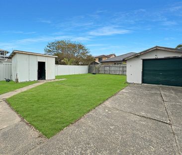 Two Bedroom Renovated Home - Photo 6