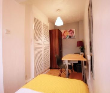 1 bedroom in a house share to rent - Photo 5