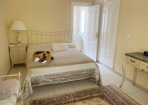 FOR RENT: SPACIOUS AND ELEGANT VILLA IN MORAIRA with 4 bedrooms for LONG TERM