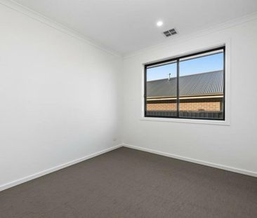 EXECUTIVE FAMILY HOME IN POPULAR LUCAS LOCALE - Photo 5