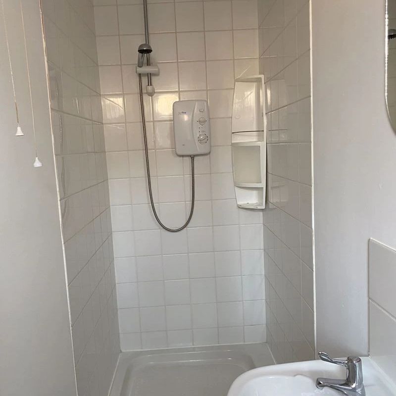 Flat 3, Boulton Court, 5 Robin Hood Road, - Photo 2