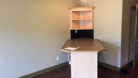 Renfrew 1 Bed Condo With Underground Parking | Heat & Water Included - Photo 3