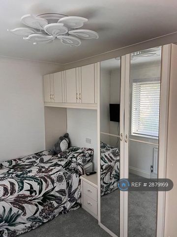 1 bedroom in a house share to rent - Photo 3