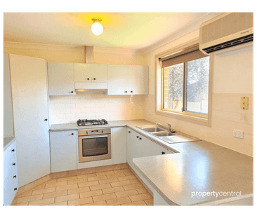 Comfortable & Convenient Townhouse Living with Private Outdoor Retreat - Photo 4