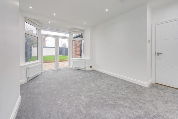 4 bedroom semi-detached house to rent - Photo 1