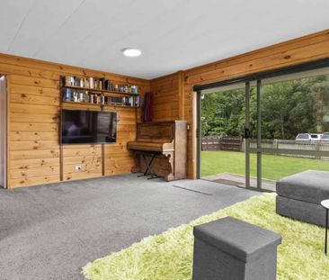 Fully fenced 3-Bedroom home - Photo 5