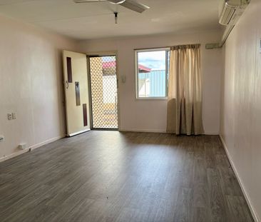 Affordable, Convenient + a little Retro - Neat 2 Bedroom Unit with ... - Photo 2