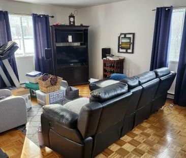 Grand 4 1/2 à louer à Saint-Julie libre le 1er avril - Photo 1