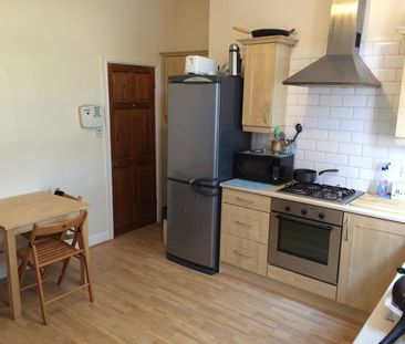 Room in a Shared House, Southfield Mount, LS12 - Photo 3