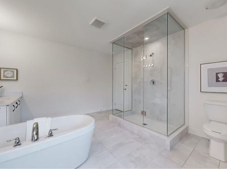 For Lease - 143 Kenneth Rogers Crescent, East Gwillimbury, Ontario - Photo 3