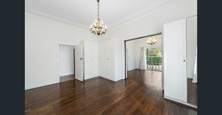 Charming, Character-Filled spacious home - Photo 4