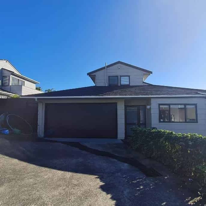 3 bedrooms available in a 4 bedroom home - Photo 1