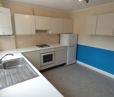 2 bedroom end of terrace house to rent - Photo 4