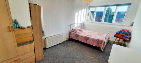 1 bedroom in a flat share to rent - Photo 3