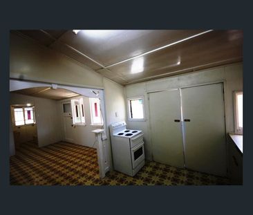 SAPCIOUS HIGH SET HOME - 2 BEDROOMS - SLEEPOUT - SUNROOM - LOUNGE -... - Photo 1