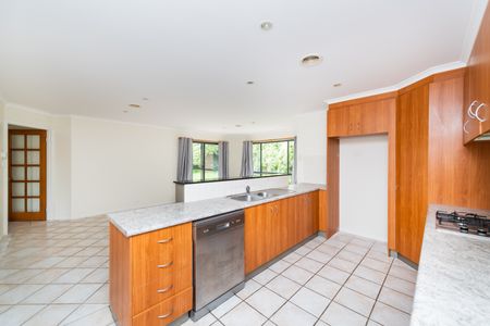 4 Unwin Avenue, Jerrabomberra NSW 2619 - House For Rent | Domain - Photo 2