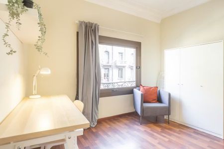 Via Laietana, Barcelona, Catalonia 08003 - Photo 3