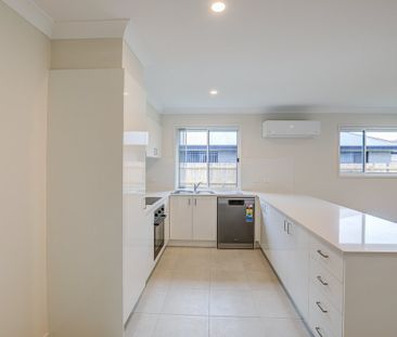 Brand-New Family Home in Park Lane Reserve! - Photo 6