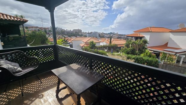 Precioso y amplio adosado con 4 habitaciones y dos baños. Zona tranquila y con vistas bonitas - Photo 1