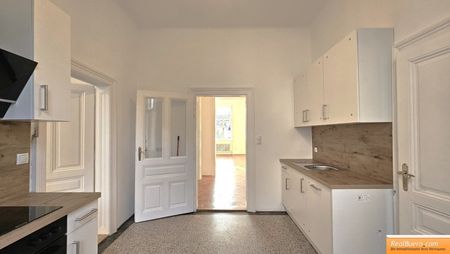 SANIERTE ALTBAUWOHNUNG MIT STUCK, PARKETTBÖDEN UND LOGGIA - Foto 2