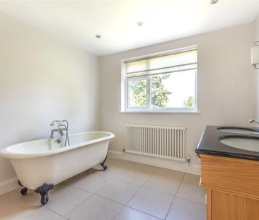 4 bedroom semi-detached house to rent - Photo 6