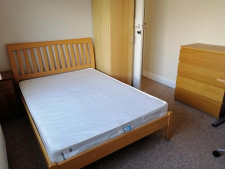 3 bedroom semi-detached house to rent - Photo 4