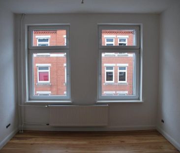 2-Zimmer-Wohnung mit Balkon in der Bahnhofstr. 24 in Kiel zu vermie... - Foto 1