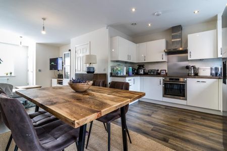 3 bedroom end of terrace house to rent - Photo 5