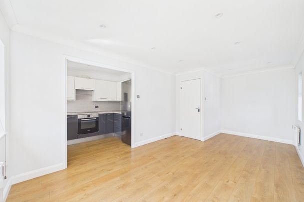 1 bedroom Flat in Simmonds Close, Bracknell - Photo 1