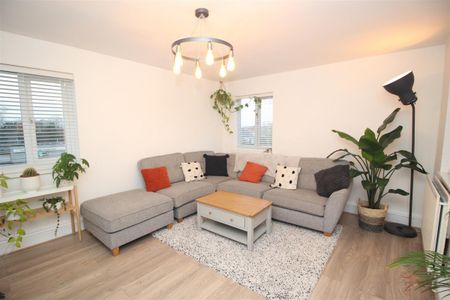 2 bedroom Apartment to rent in Windsor Court, South Gosforth, Newcastle Upon Tyne NE3 - Photo 3