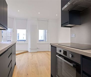 Set on the first floor of a popular mansion block in Bloomsbury, we... - Photo 6