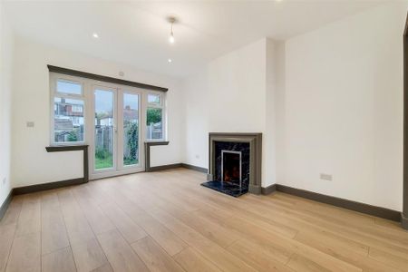 3 bedroom semi-detached house to rent - Photo 3