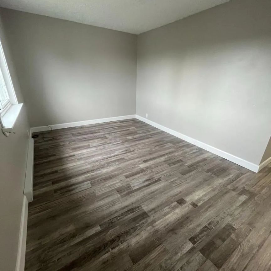 907 SECOND STREET E - Photo 1