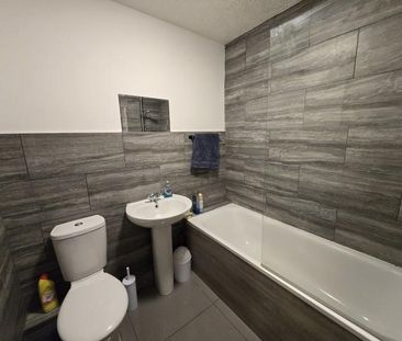 2 bedroom flat to rent - Photo 6