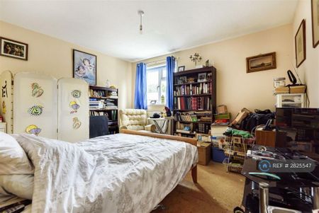 3 bedroom end of terrace house to rent - Photo 3