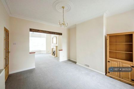 3 bedroom terraced house to rent - Photo 4