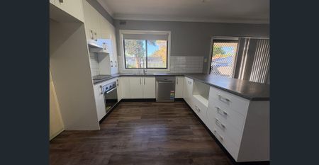 Comfortable Family Home in a Convenient Location - Photo 5