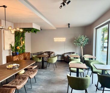 Erstbezug: Stadthaus mit Dachterrasse und Terrasse - Photo 1