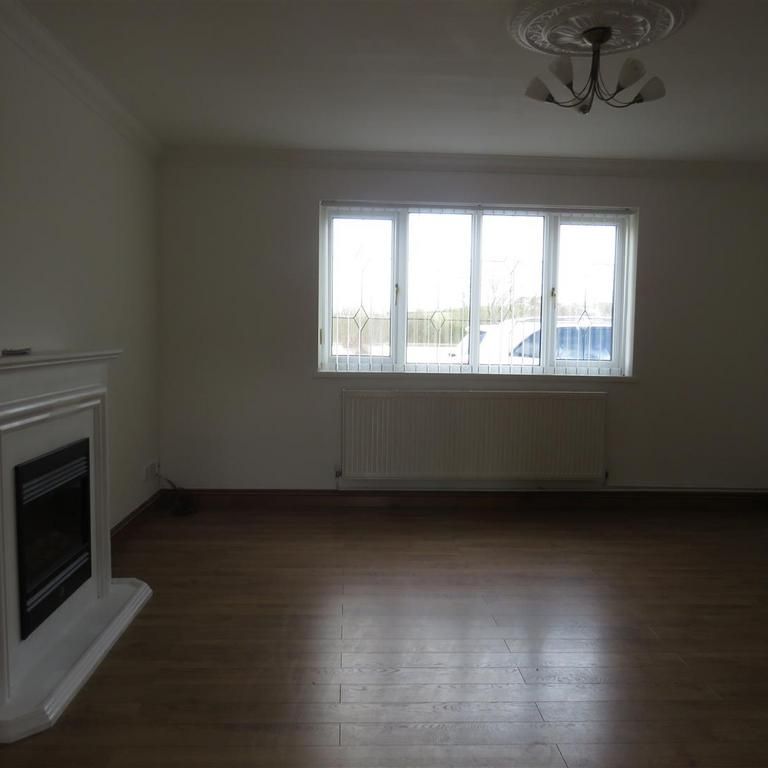 5 bedroom detached bungalow to rent - Photo 1