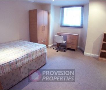 6 Bed Properties Hyde Park - Photo 3