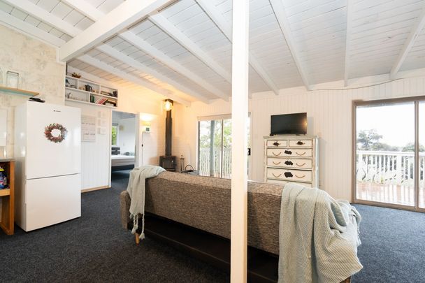 FULLY FURNISHED RETREAT WITH STUNNING DOVES BAY VIEWS - Photo 1