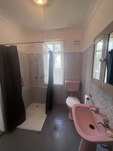 Cozy One Bedroom Home - With Ample Storage - Photo 5