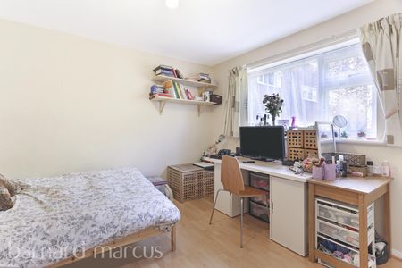 Lovelace Gardens, Surbiton - Photo 3