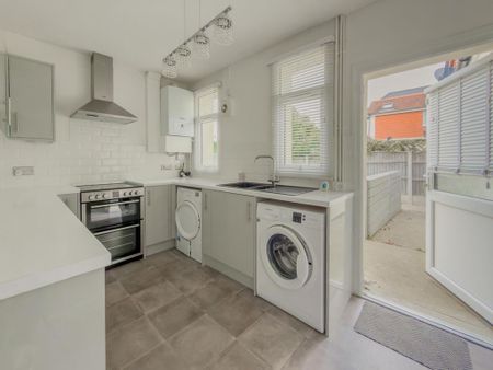 2 bedroom semi-detached house to rent - Photo 2
