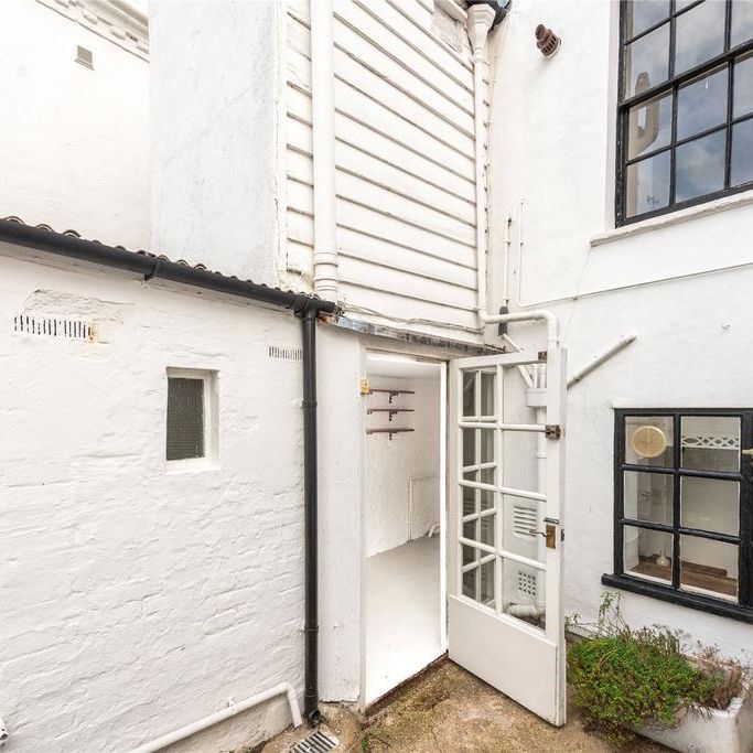 4 bedroom terraced house to rent - Photo 1