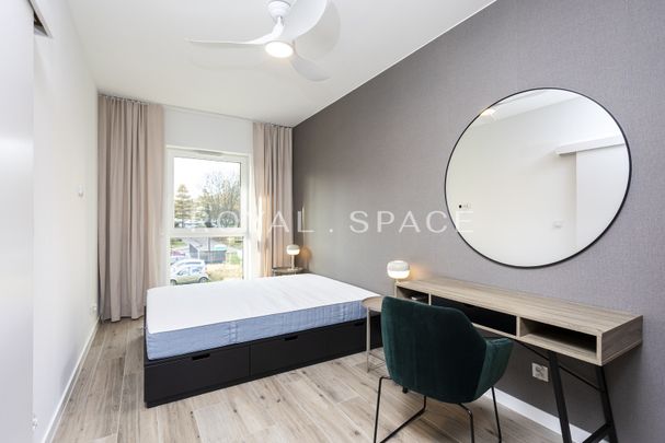 Eleganckie mieszkanie z 2 miejscami parkingowymi - Photo 1