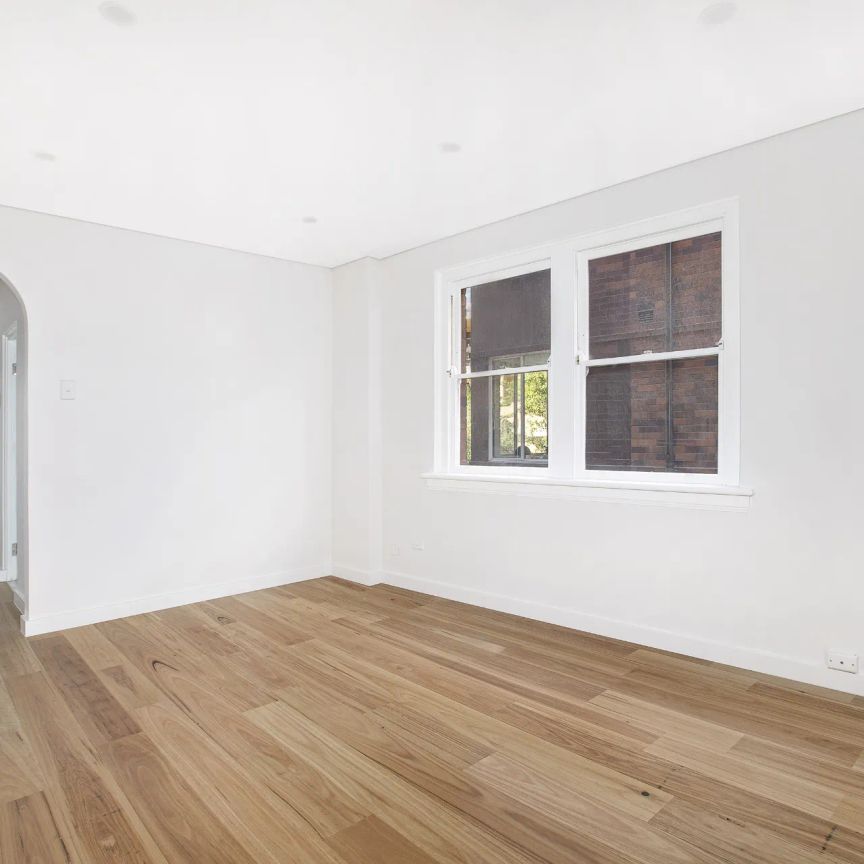 Recreated and Fully Renovated Art Deco Apartment - Whisper Quiet - Photo 1